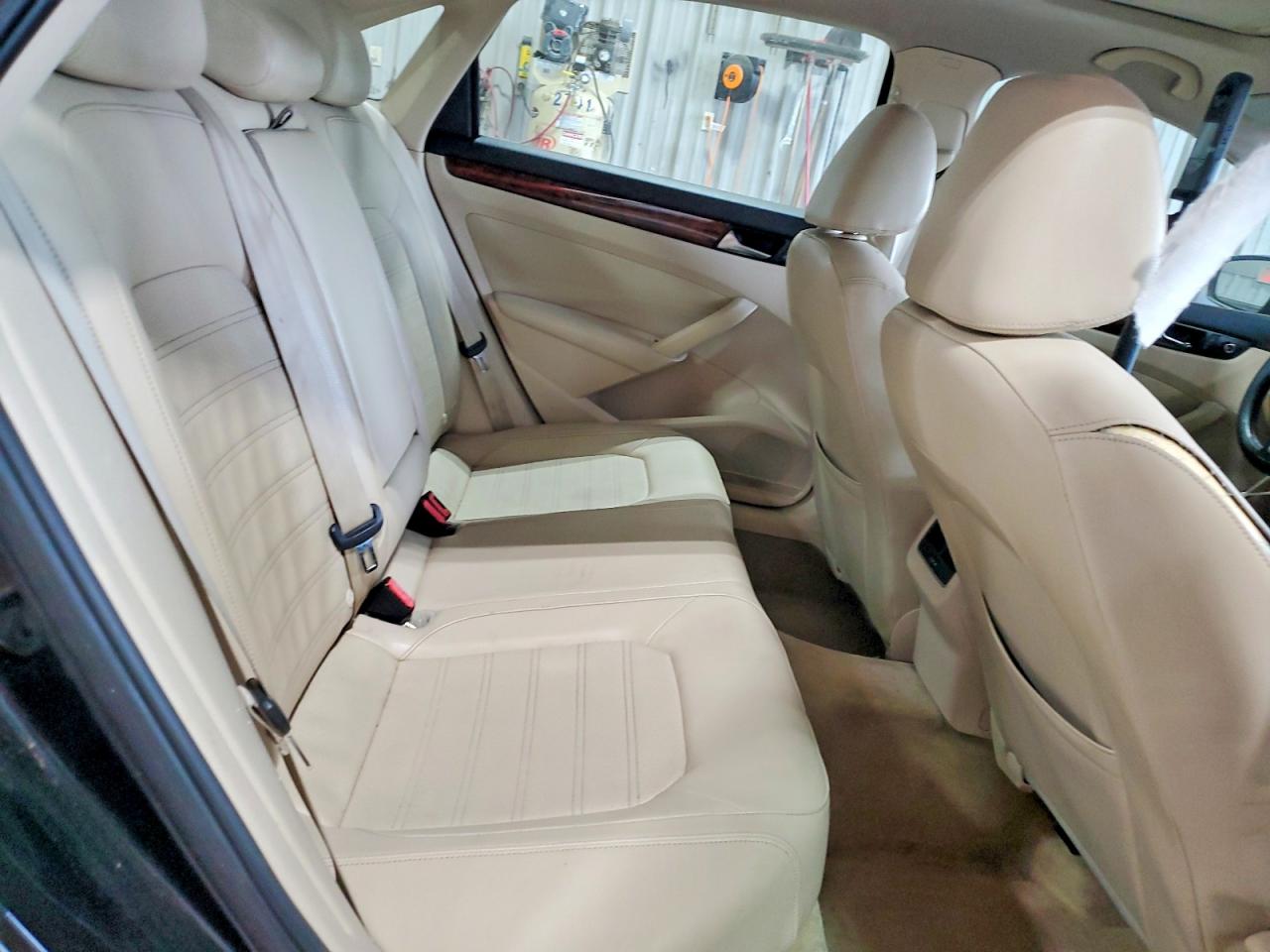 2013 VOLKSWAGEN PASSAT