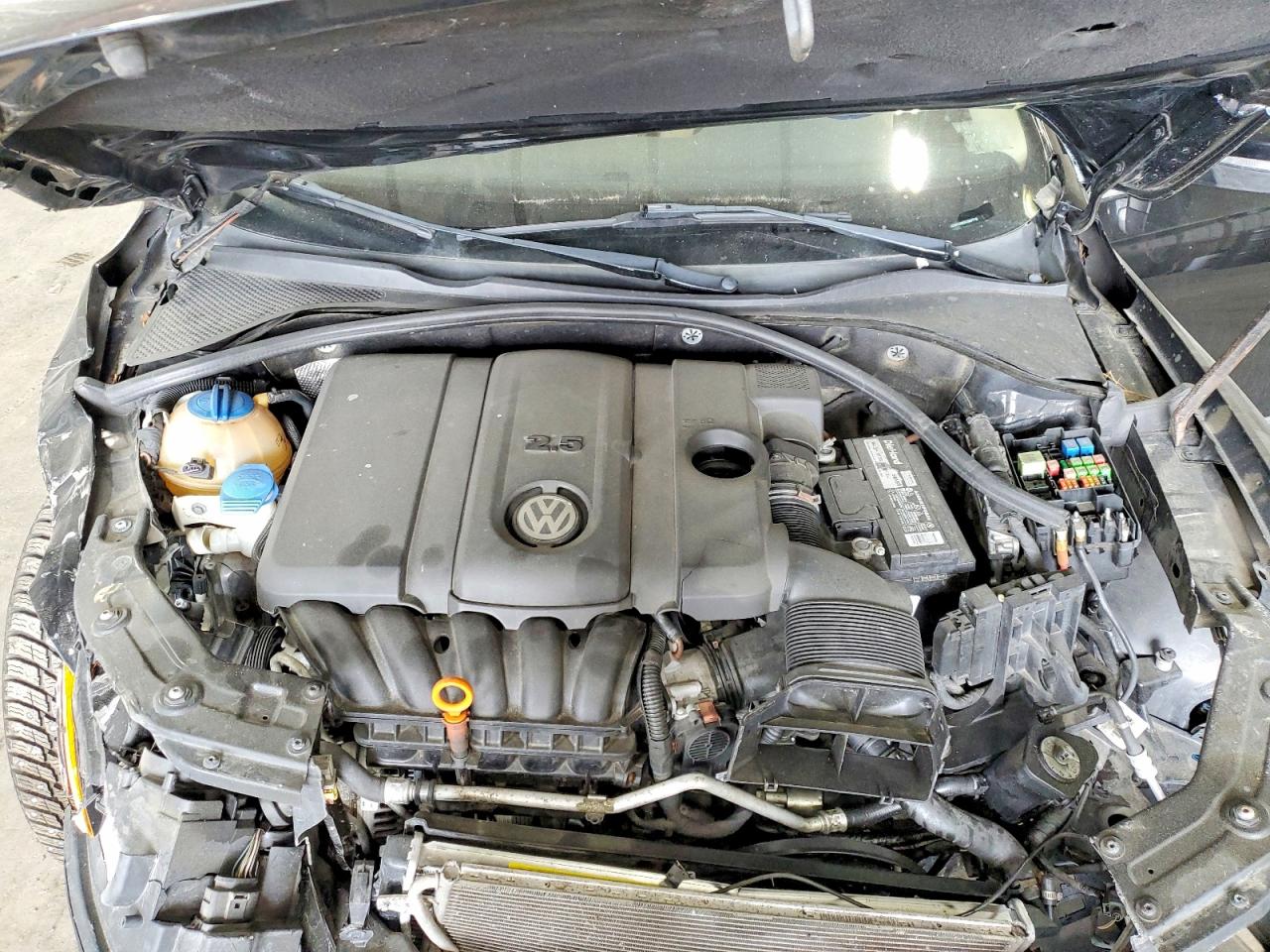 2013 VOLKSWAGEN PASSAT