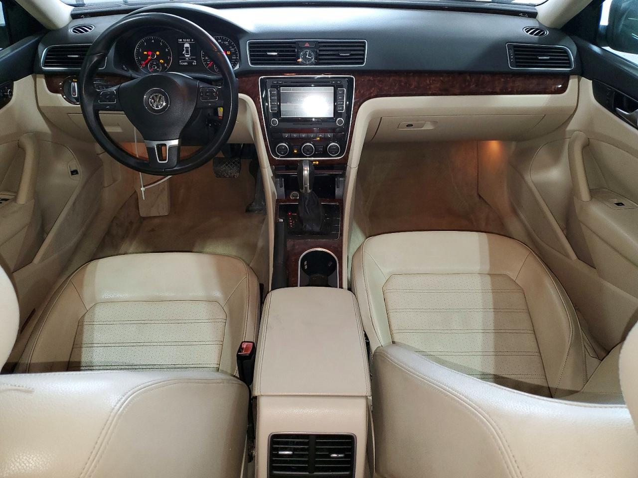 2013 VOLKSWAGEN PASSAT