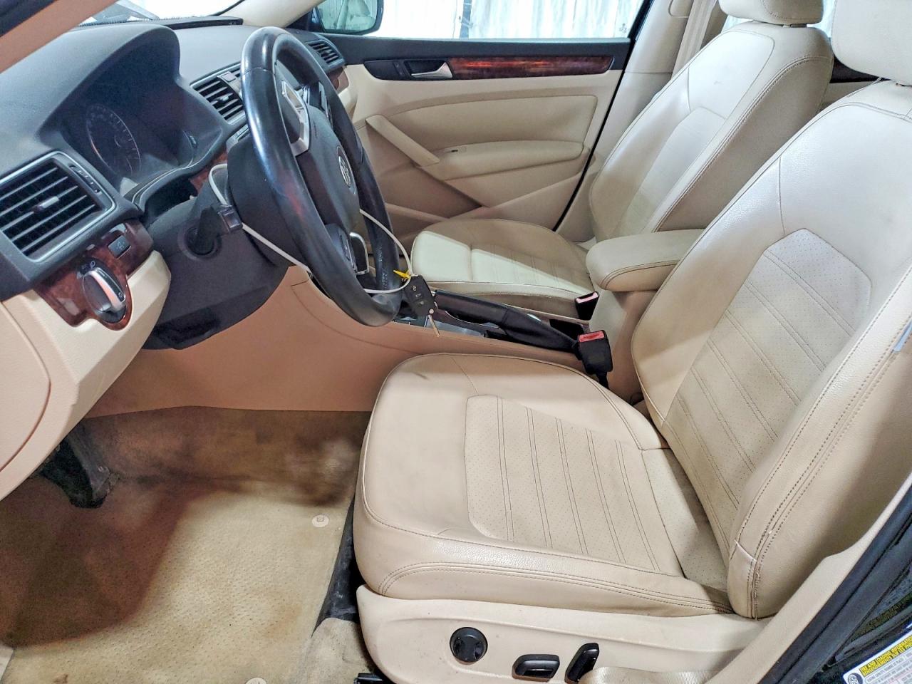 2013 VOLKSWAGEN PASSAT