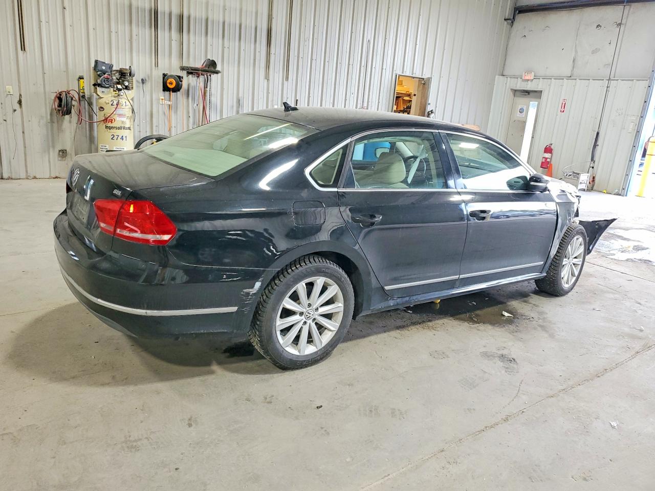 2013 VOLKSWAGEN PASSAT