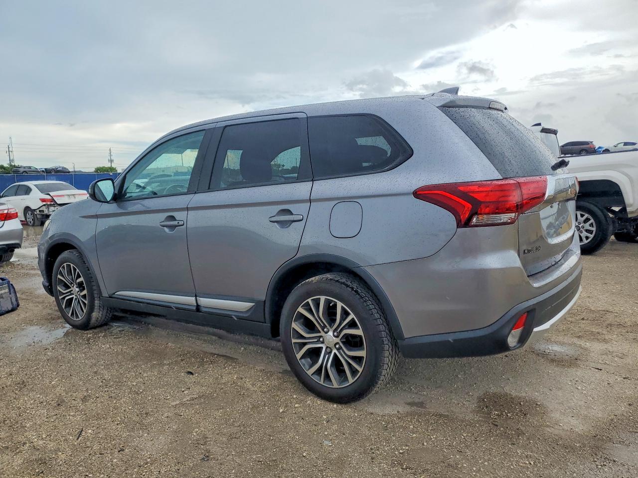2017 MITSUBISHI OUTLANDER