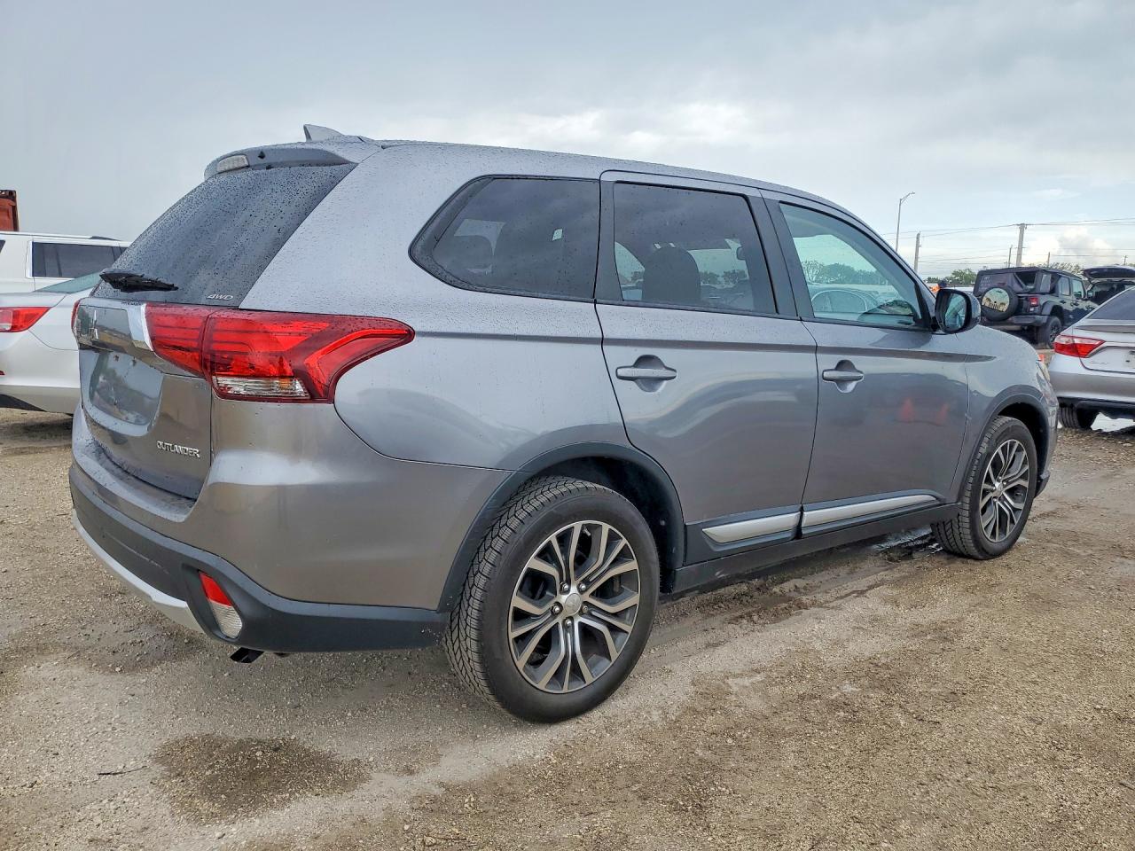2017 MITSUBISHI OUTLANDER