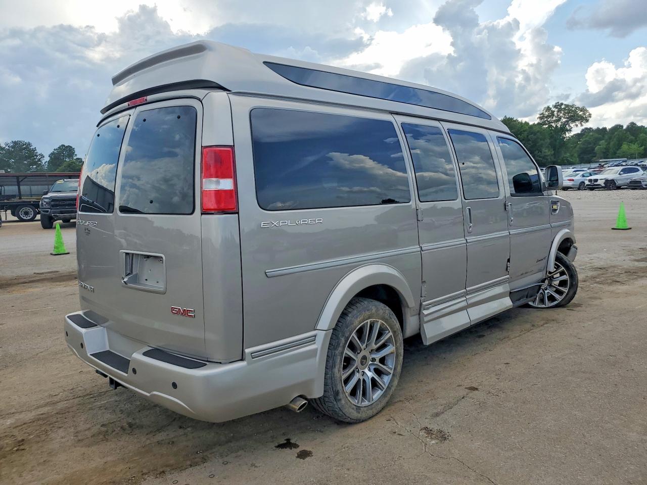 2020 GMC SAVANA