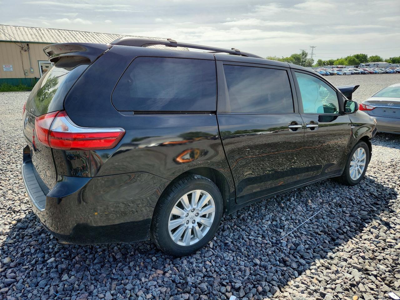 2017 TOYOTA SIENNA