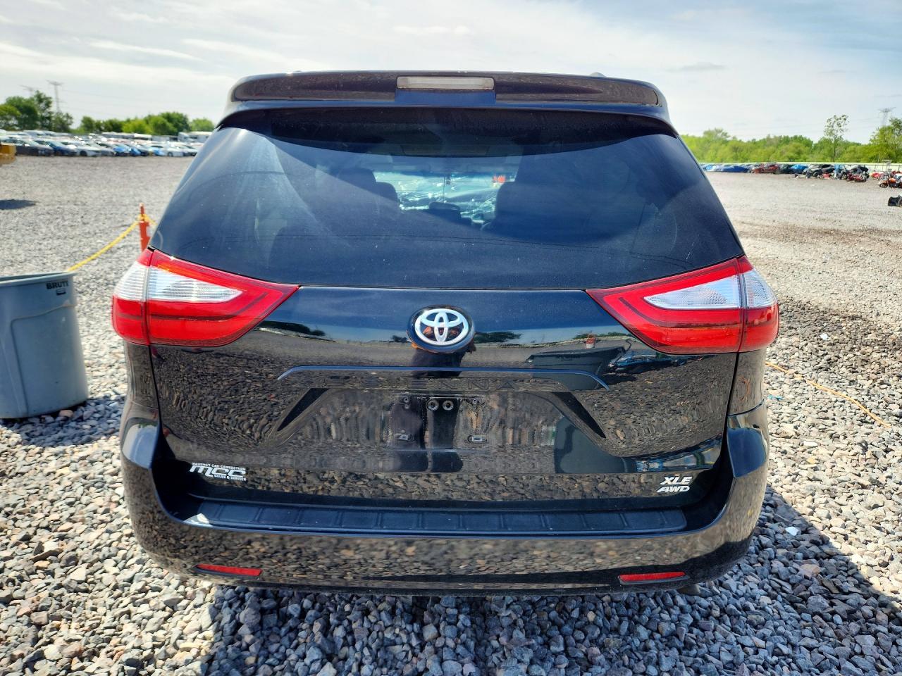 2017 TOYOTA SIENNA