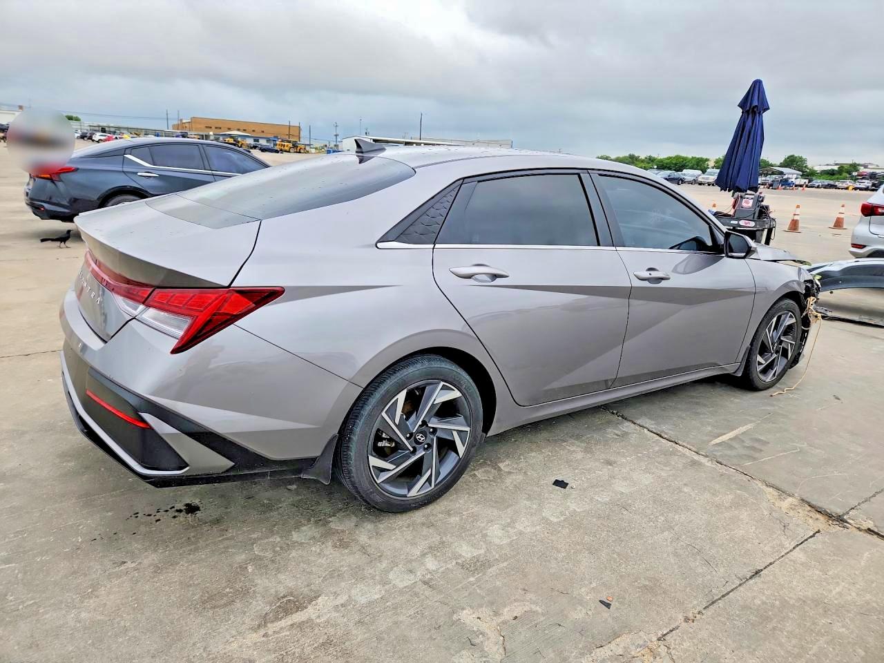 2024 HYUNDAI ELANTRA
