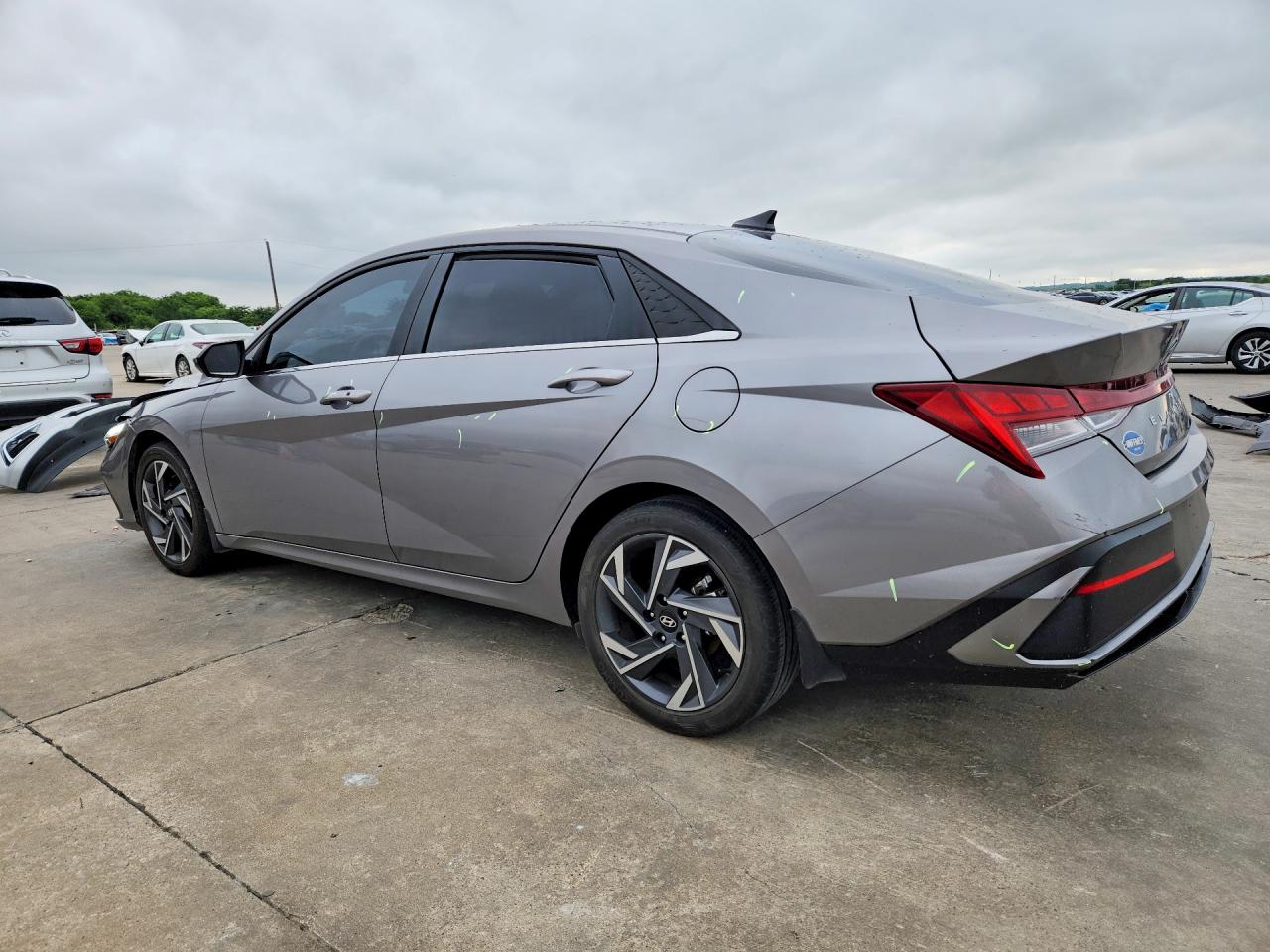 2024 HYUNDAI ELANTRA