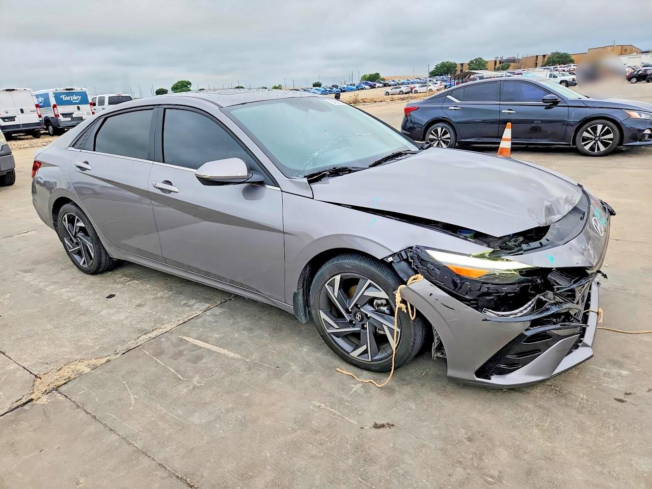 2024 HYUNDAI ELANTRA