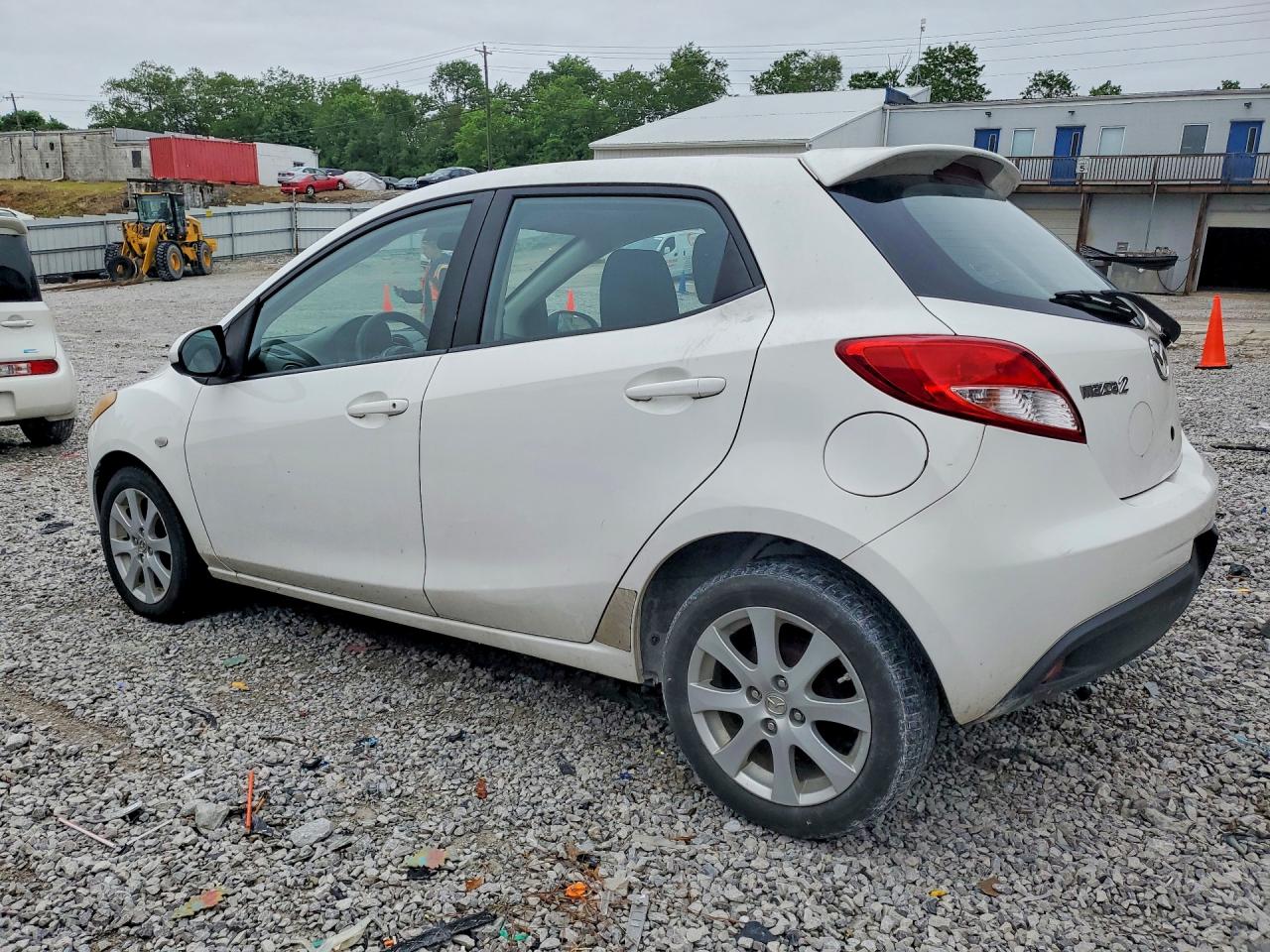 2011 MAZDA 2