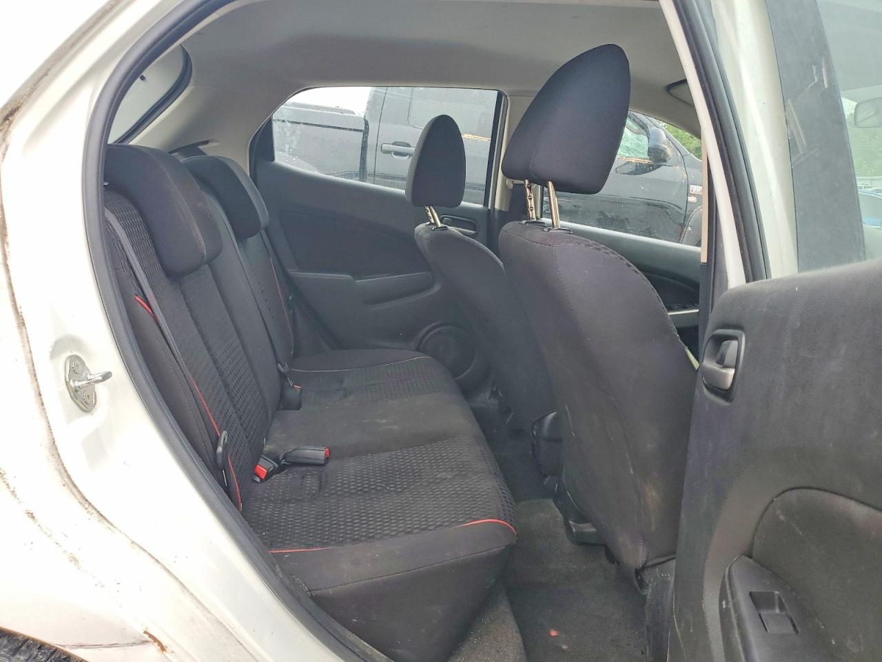 2011 MAZDA 2