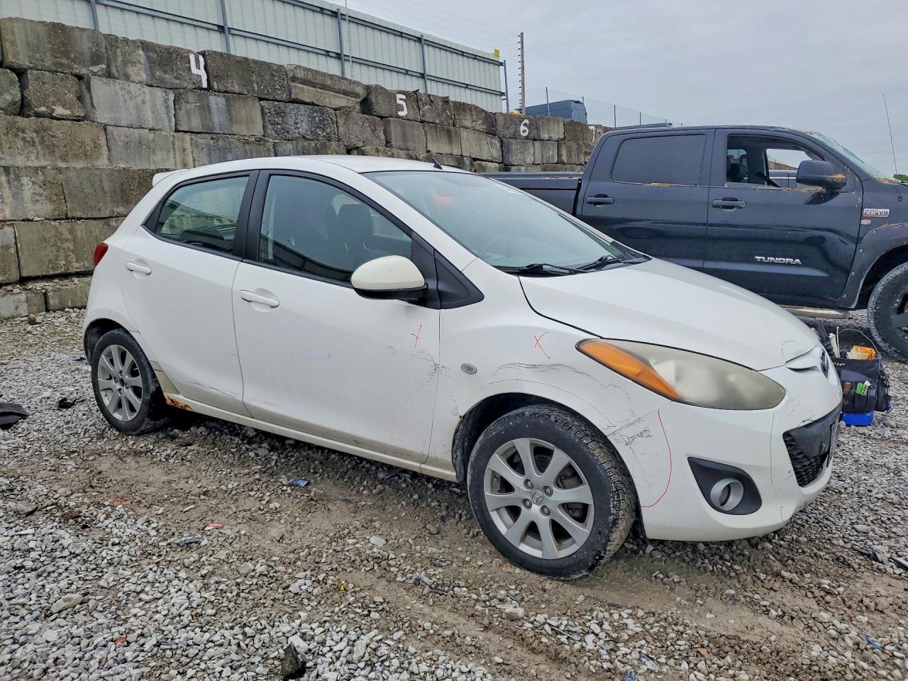2011 MAZDA 2