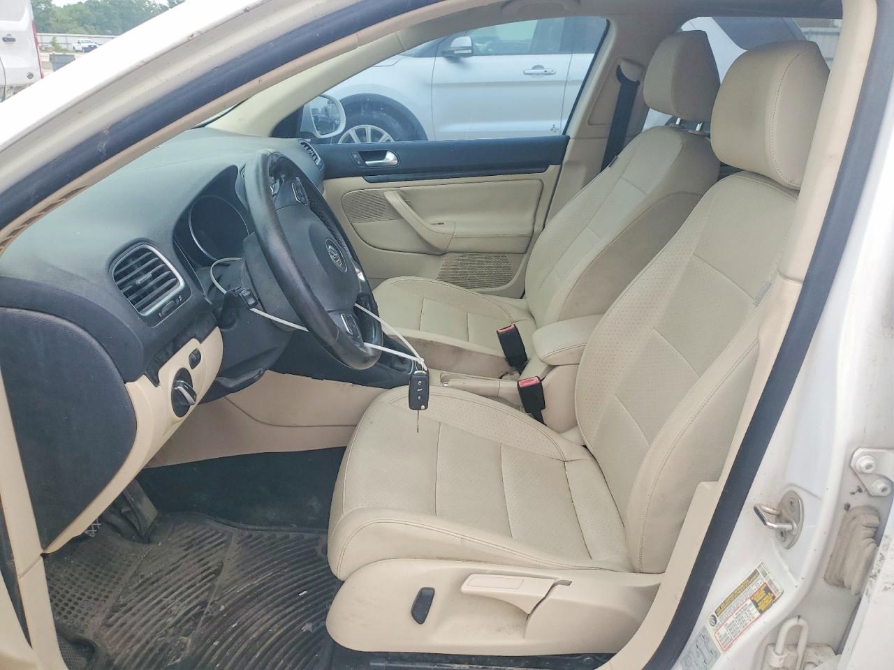 2011 VOLKSWAGEN JETTA