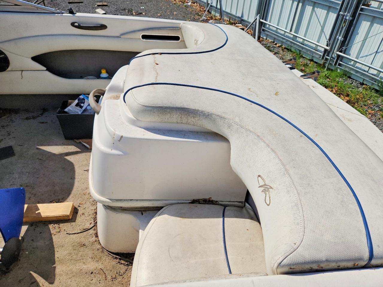 2003 MONTEREY Boat