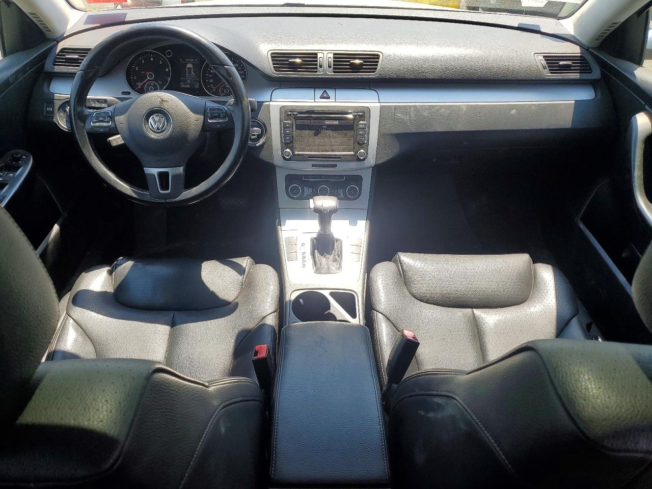 2010 VOLKSWAGEN PASSAT