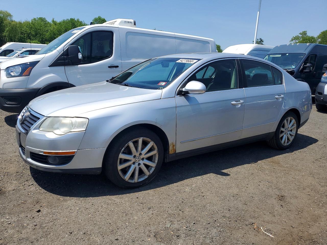 2010 VOLKSWAGEN PASSAT