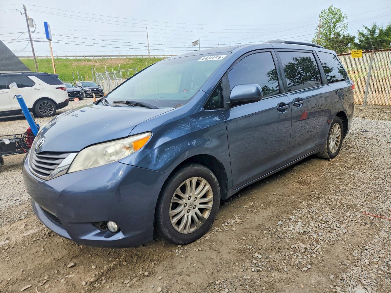 2014 TOYOTA SIENNA