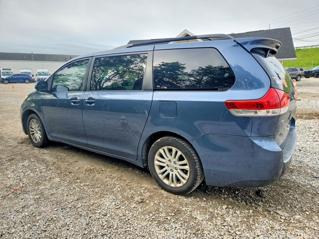 2014 TOYOTA SIENNA