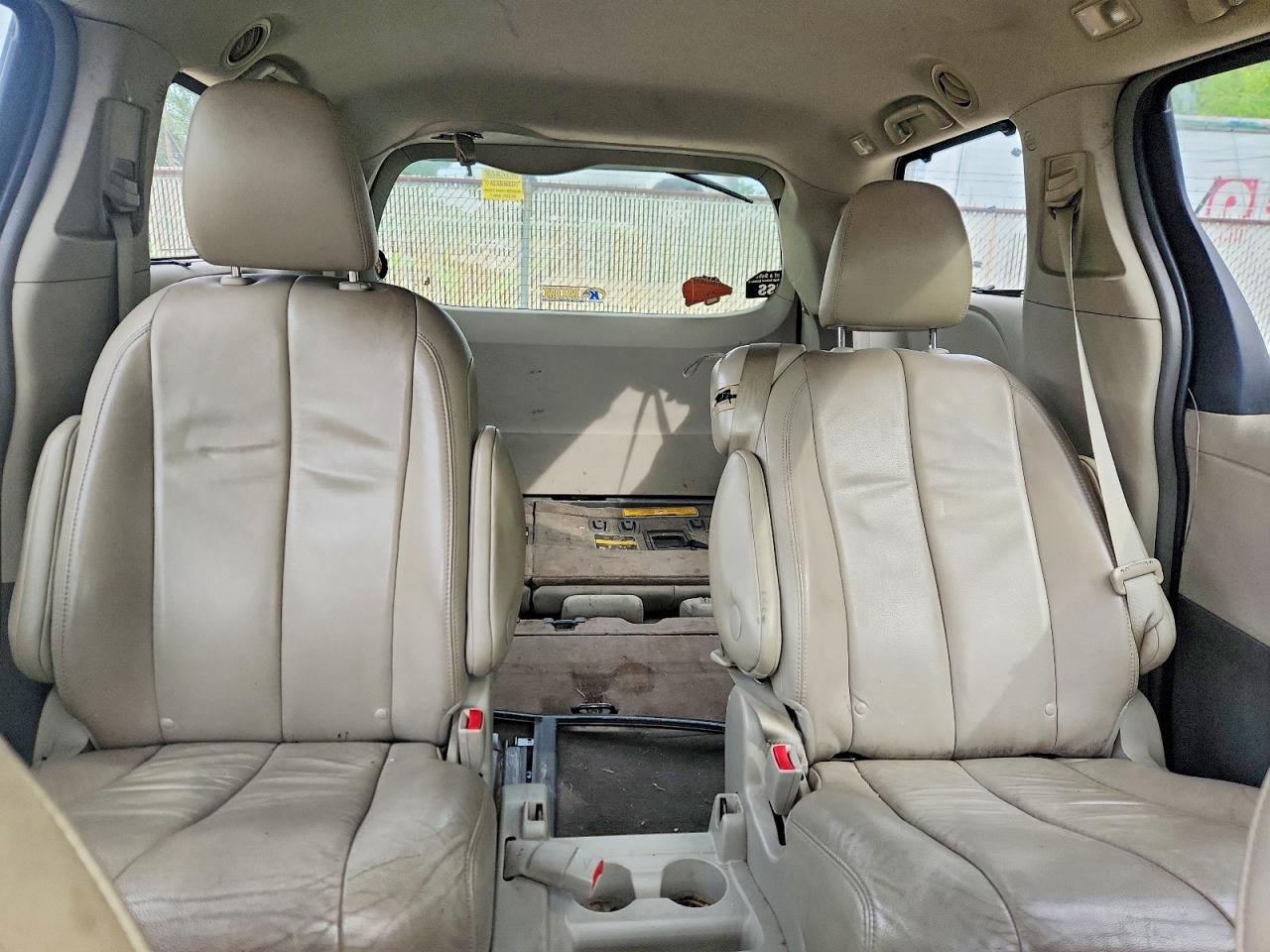2014 TOYOTA SIENNA