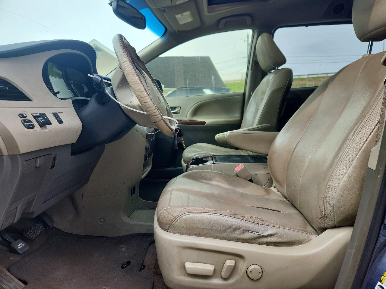 2014 TOYOTA SIENNA