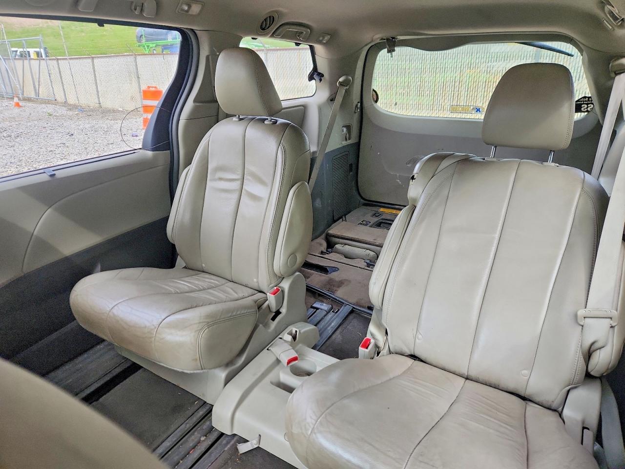 2014 TOYOTA SIENNA