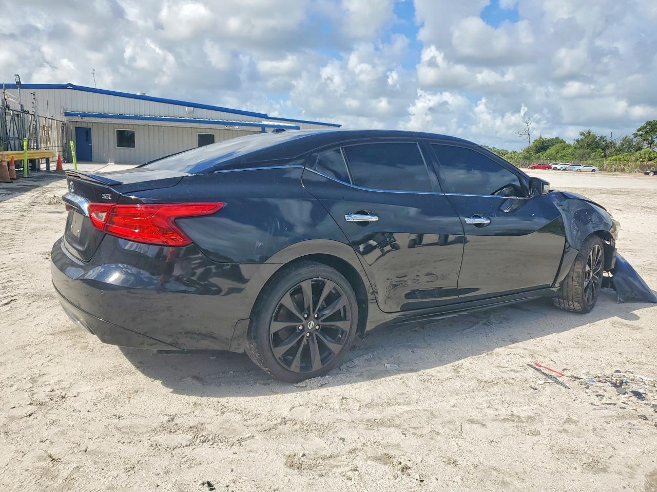 2017 NISSAN MAXIMA
