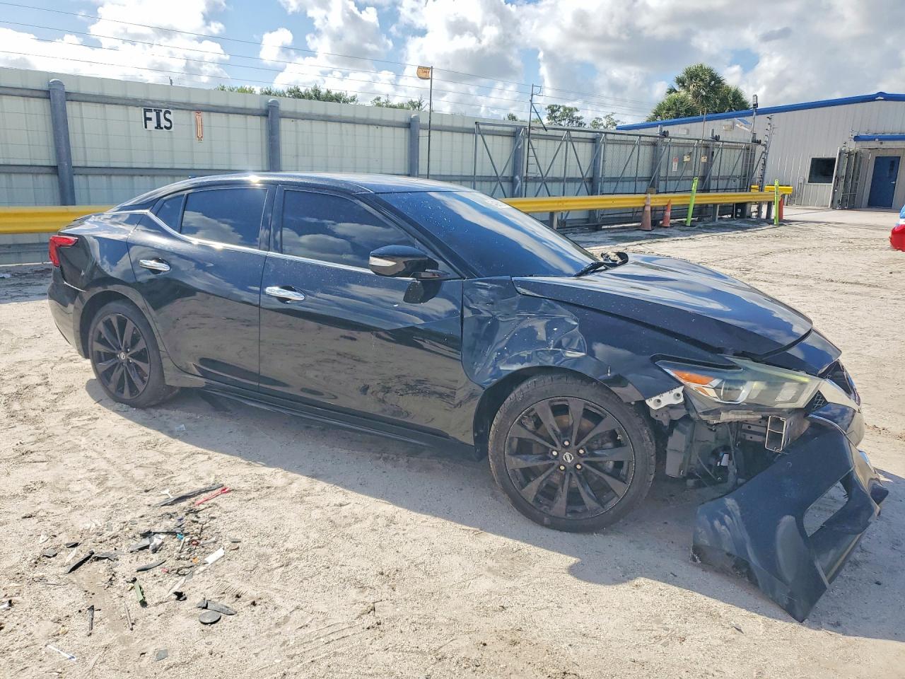 2017 NISSAN MAXIMA