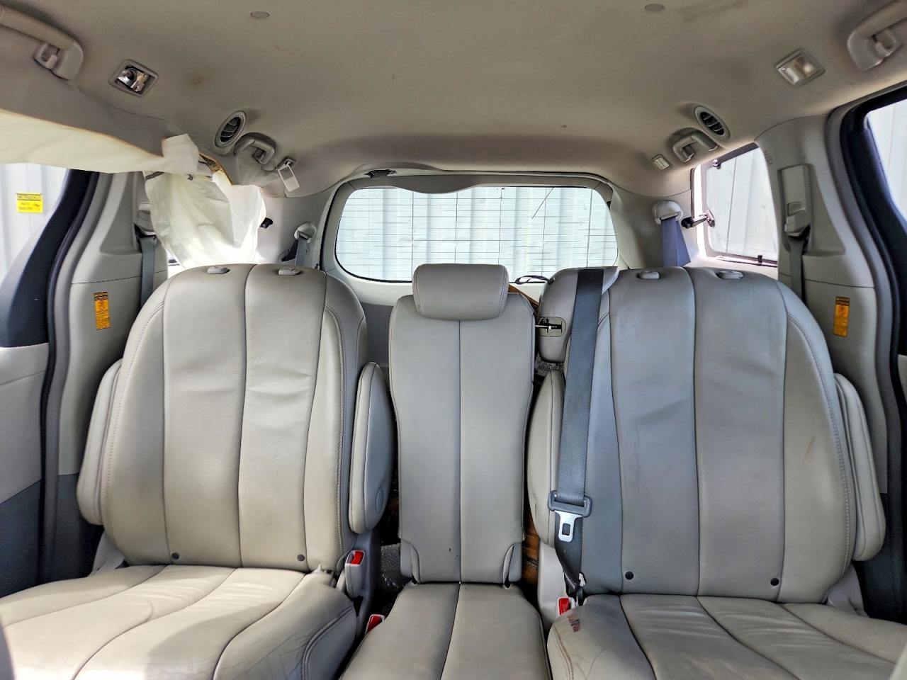2014 TOYOTA SIENNA