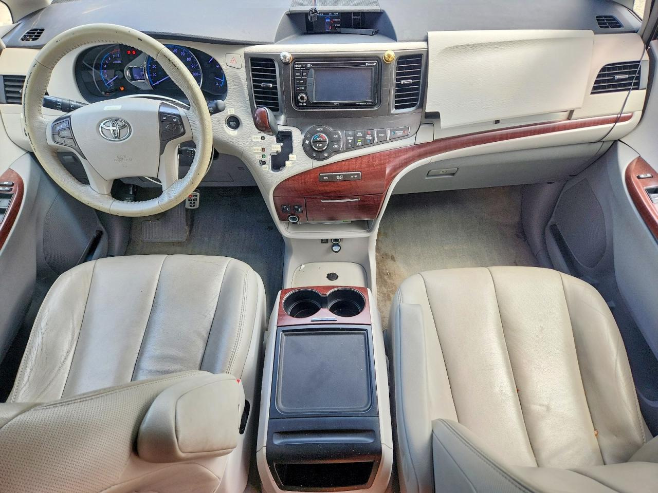 2014 TOYOTA SIENNA