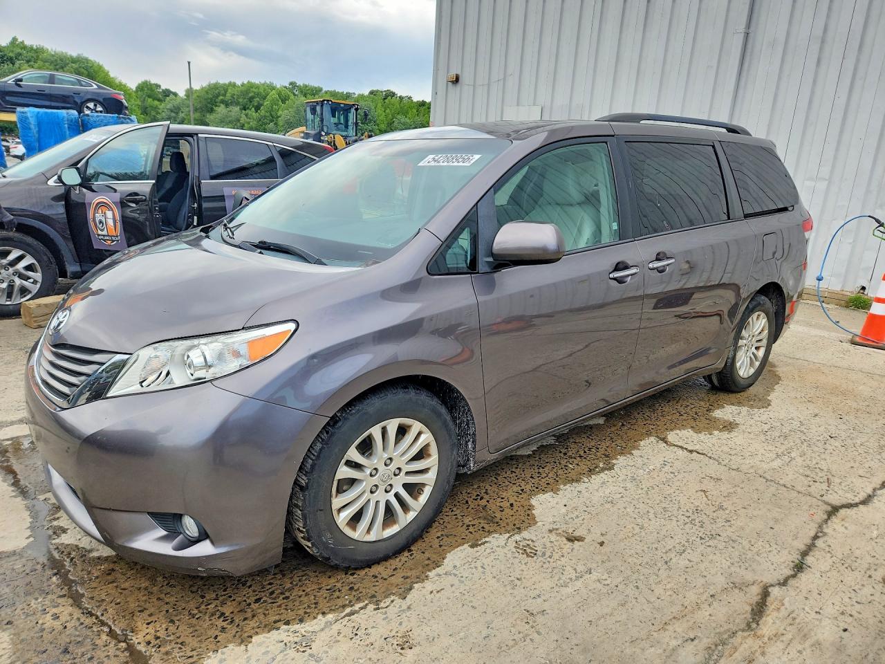 2014 TOYOTA SIENNA