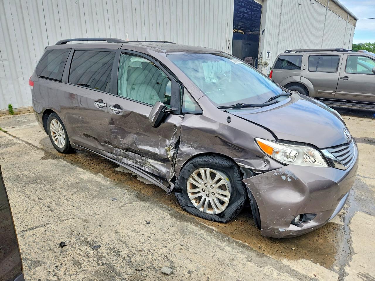 2014 TOYOTA SIENNA