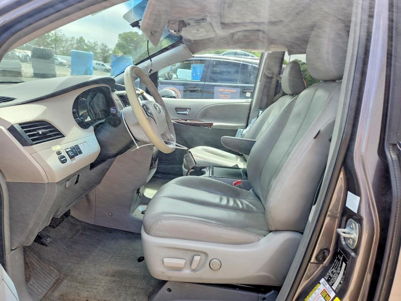 2014 TOYOTA SIENNA
