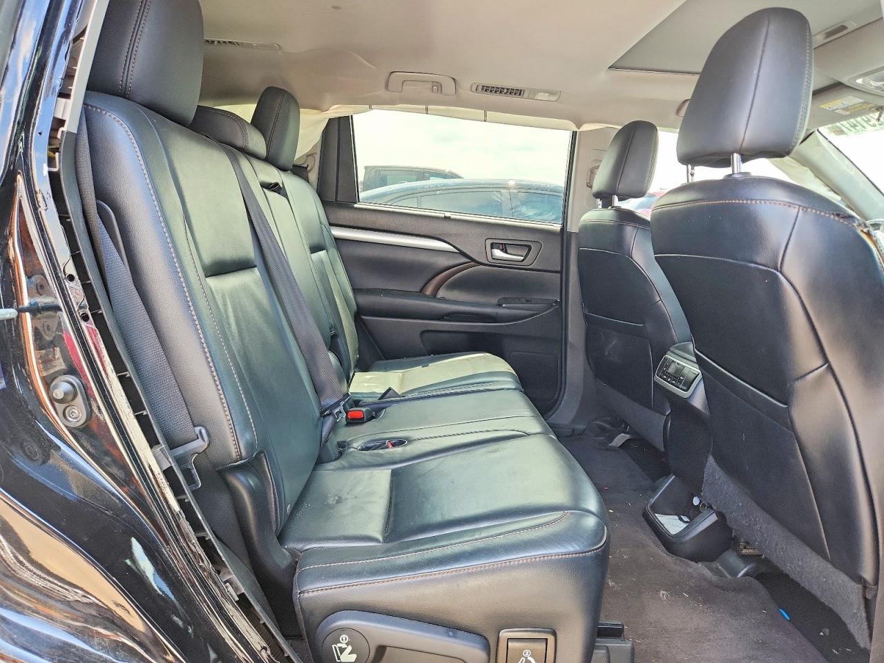 2016 TOYOTA HIGHLANDER