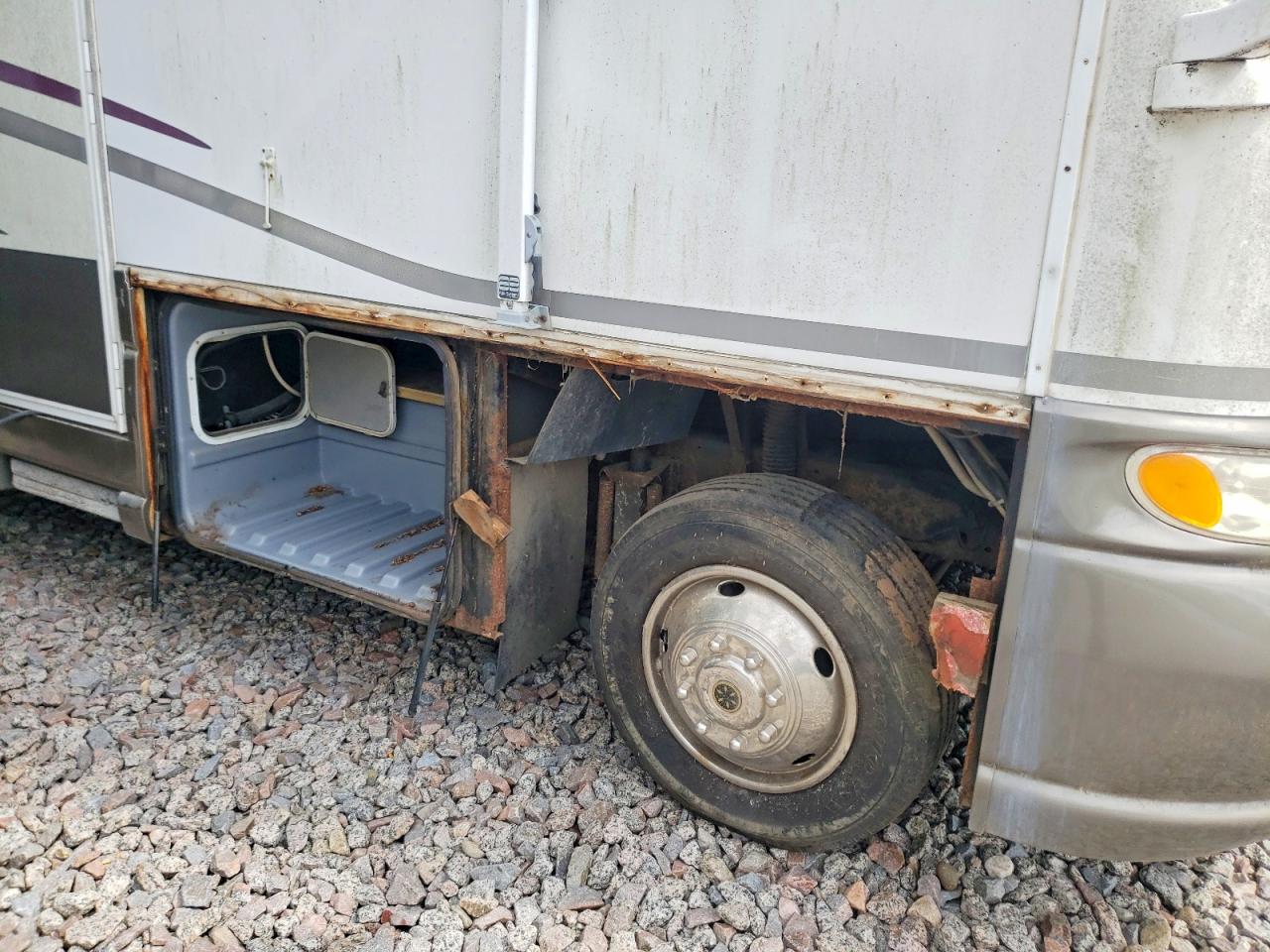 2001 COACH F550