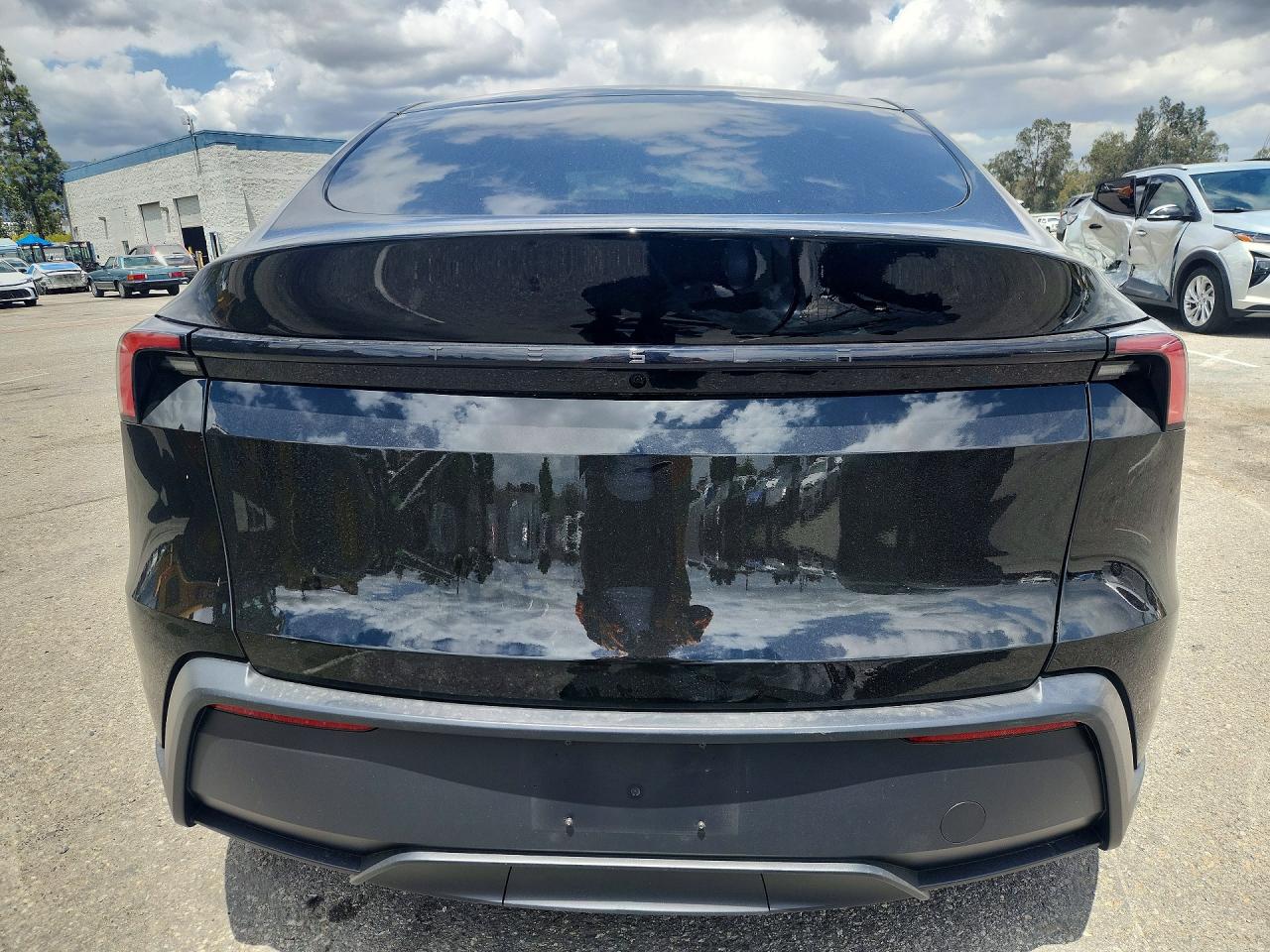 2026 TESLA MODEL Y