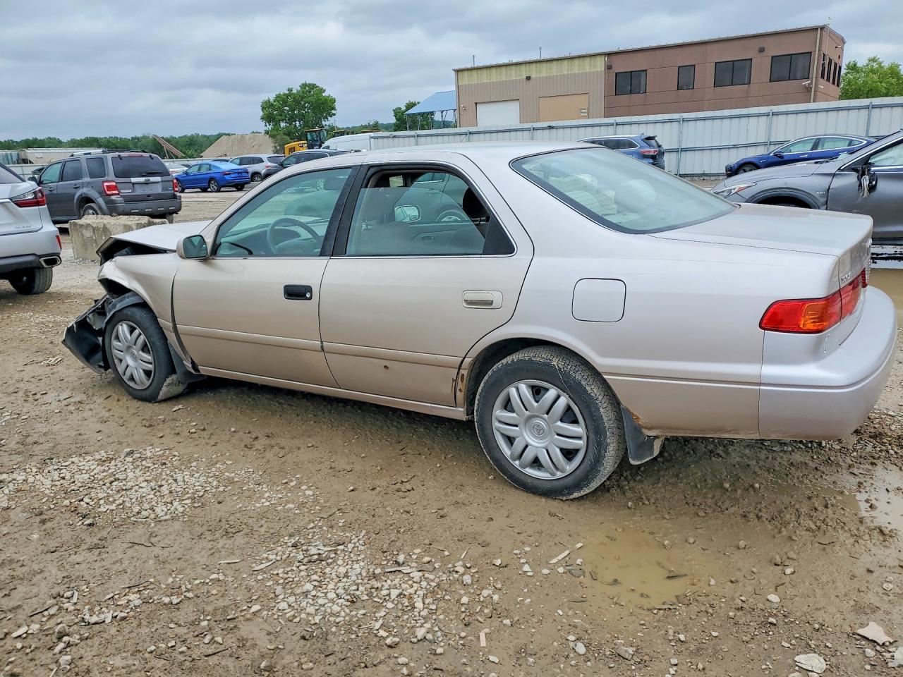 2001 TOYOTA CAMRY