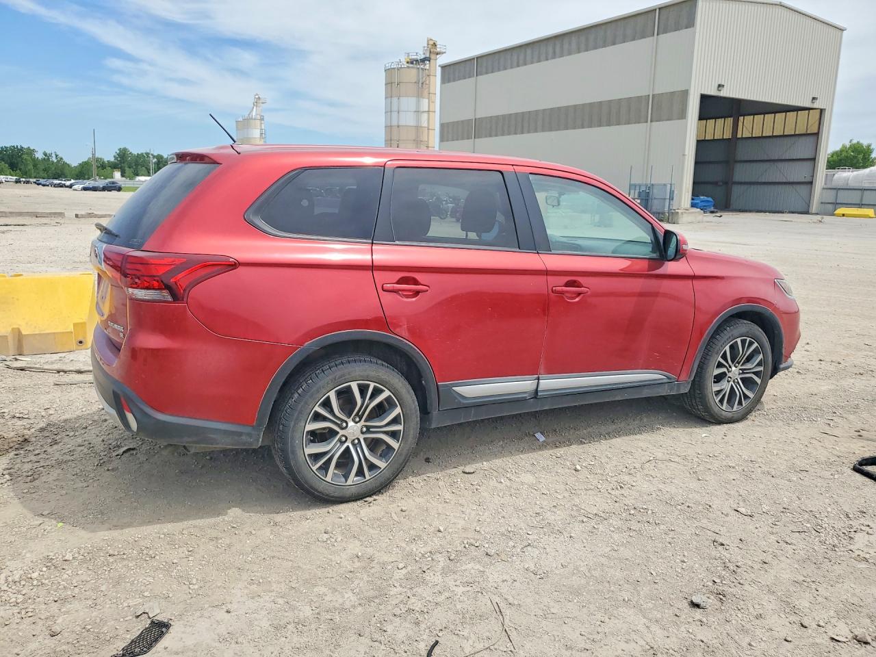 2016 MITSUBISHI OUTLANDER