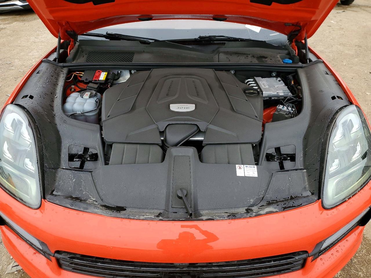 2020 PORSCHE CAYENNE
