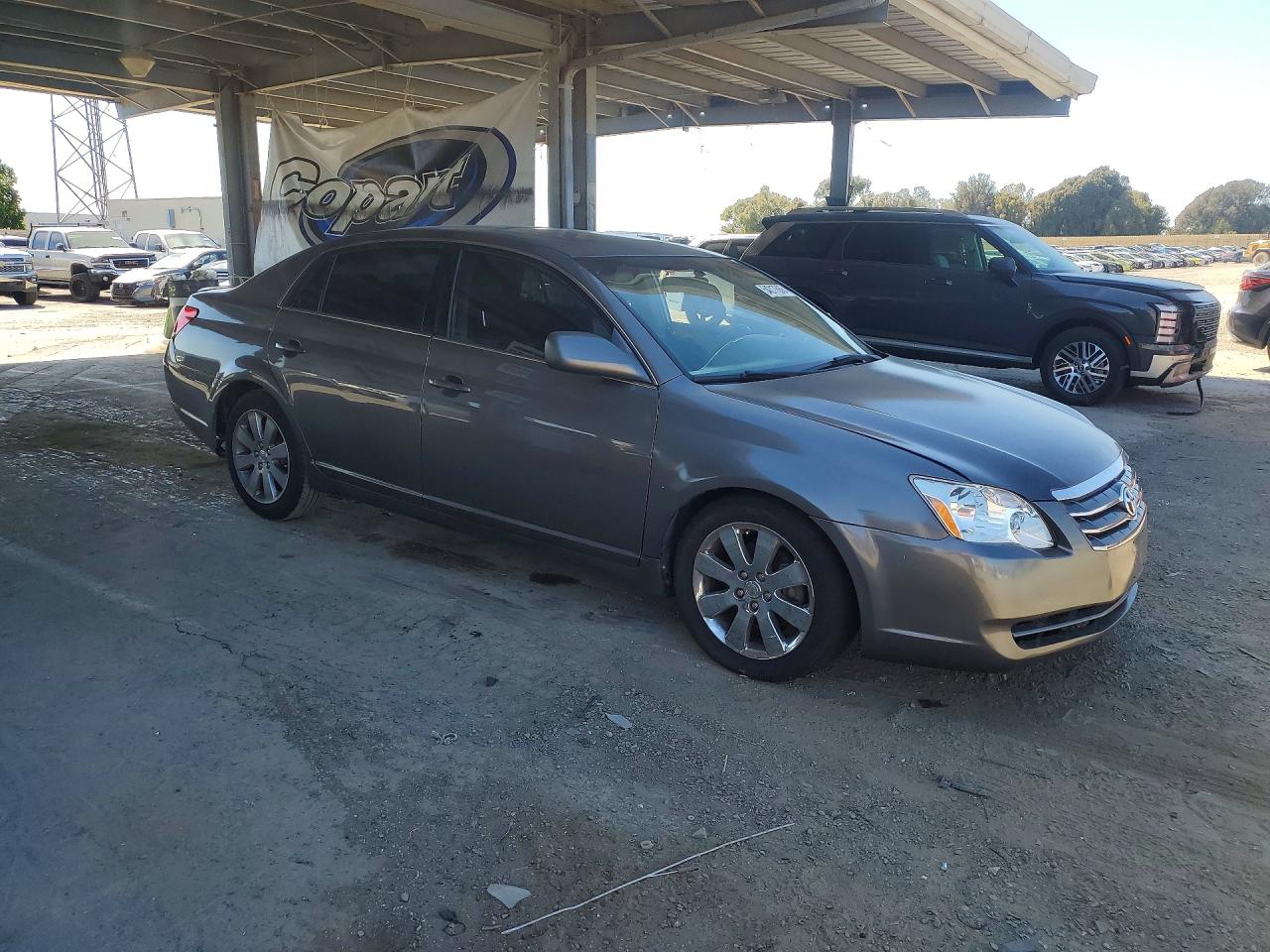2005 TOYOTA AVALON