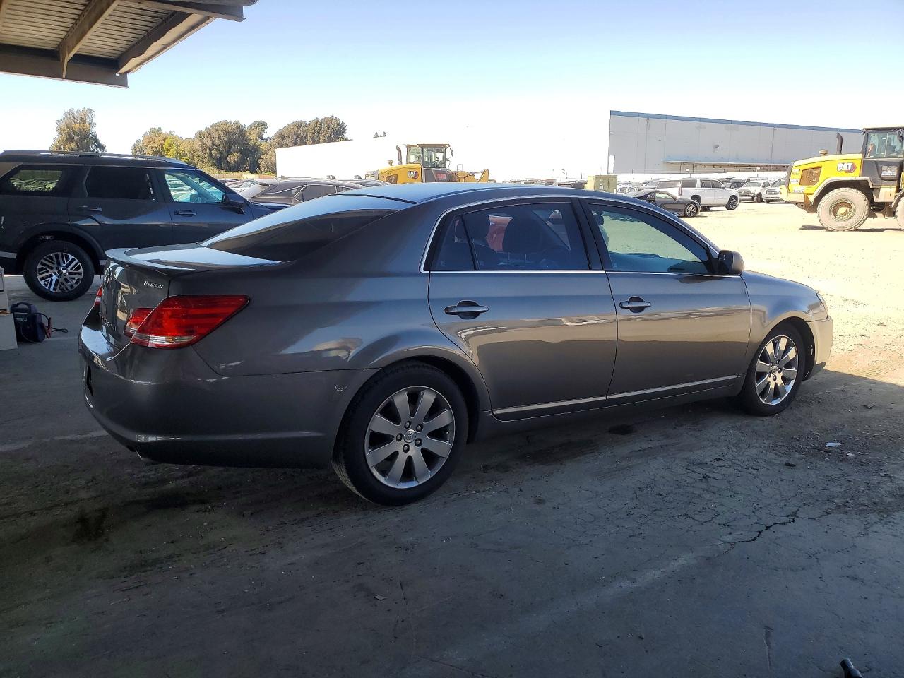 2005 TOYOTA AVALON