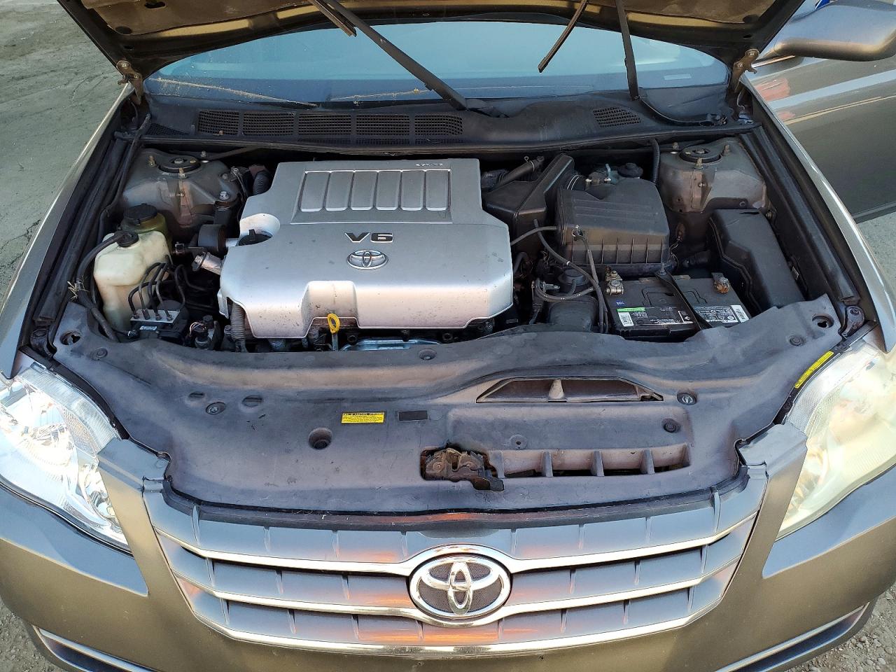 2005 TOYOTA AVALON