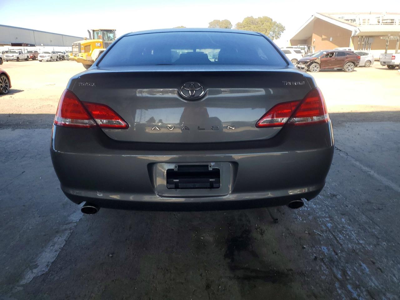 2005 TOYOTA AVALON