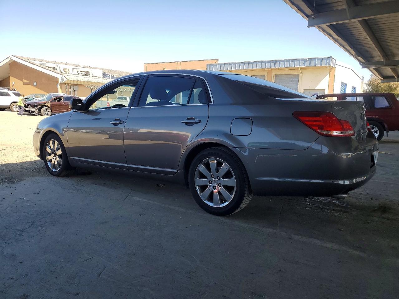 2005 TOYOTA AVALON
