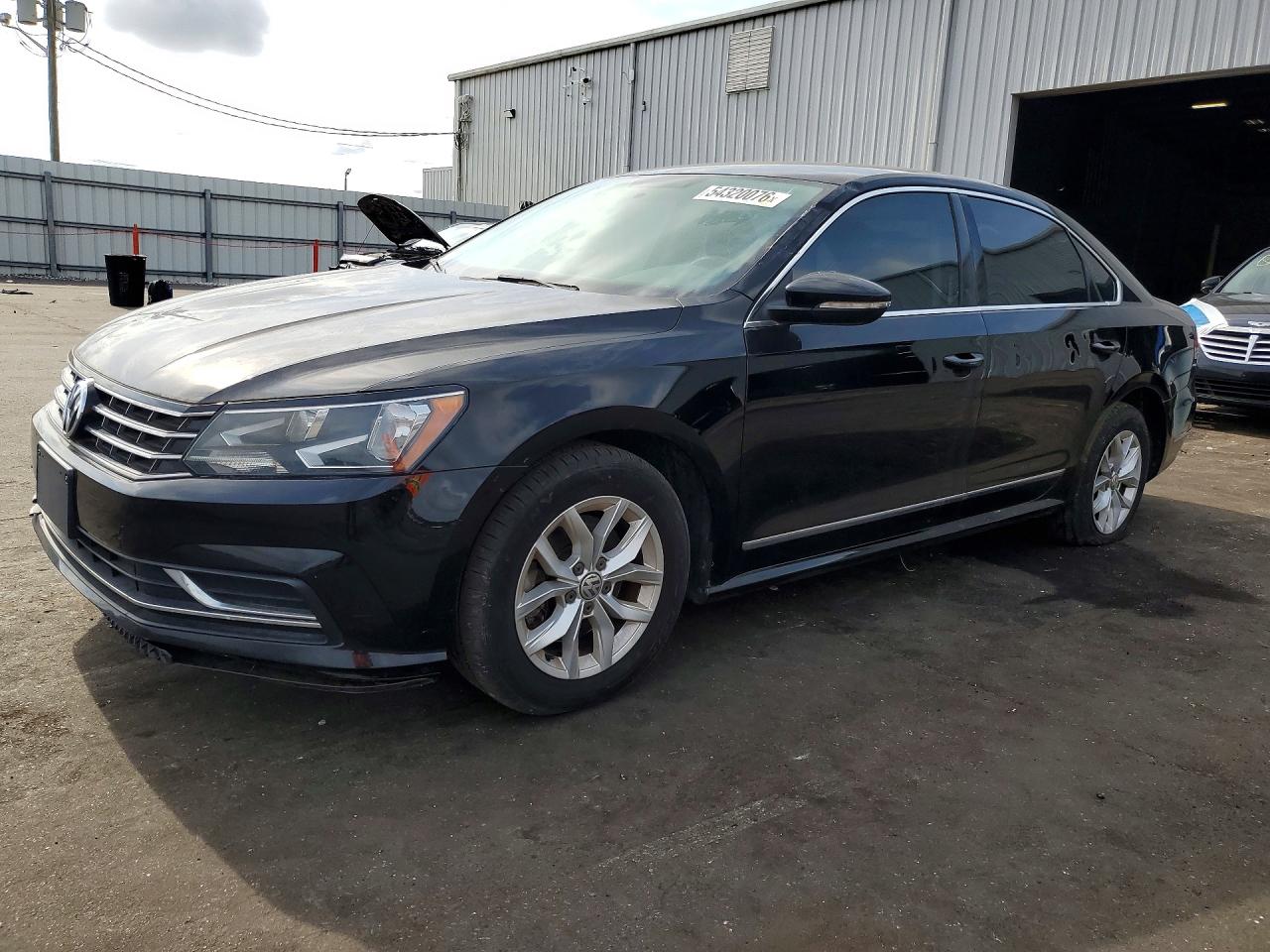 2016 VOLKSWAGEN PASSAT