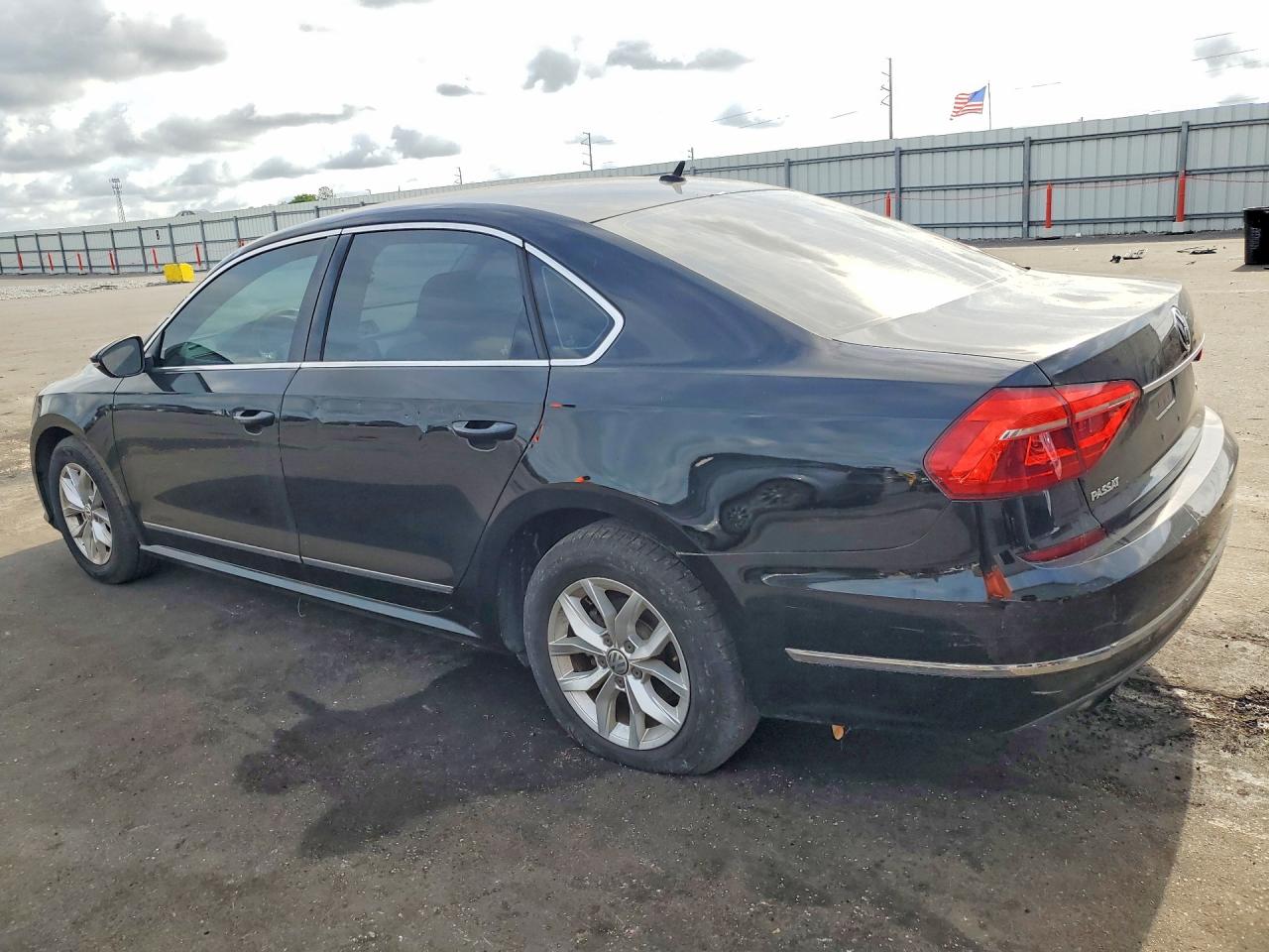 2016 VOLKSWAGEN PASSAT