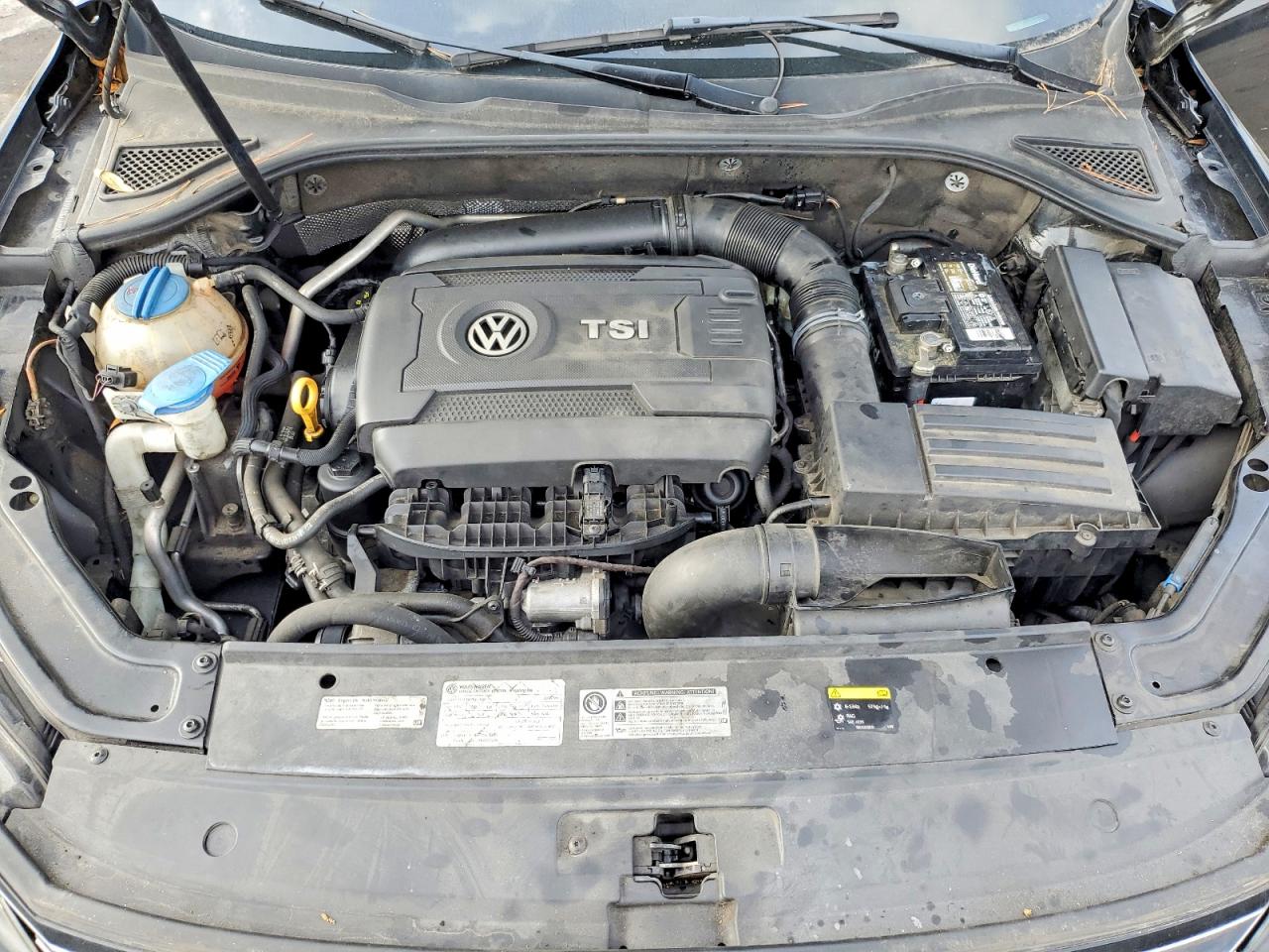 2016 VOLKSWAGEN PASSAT