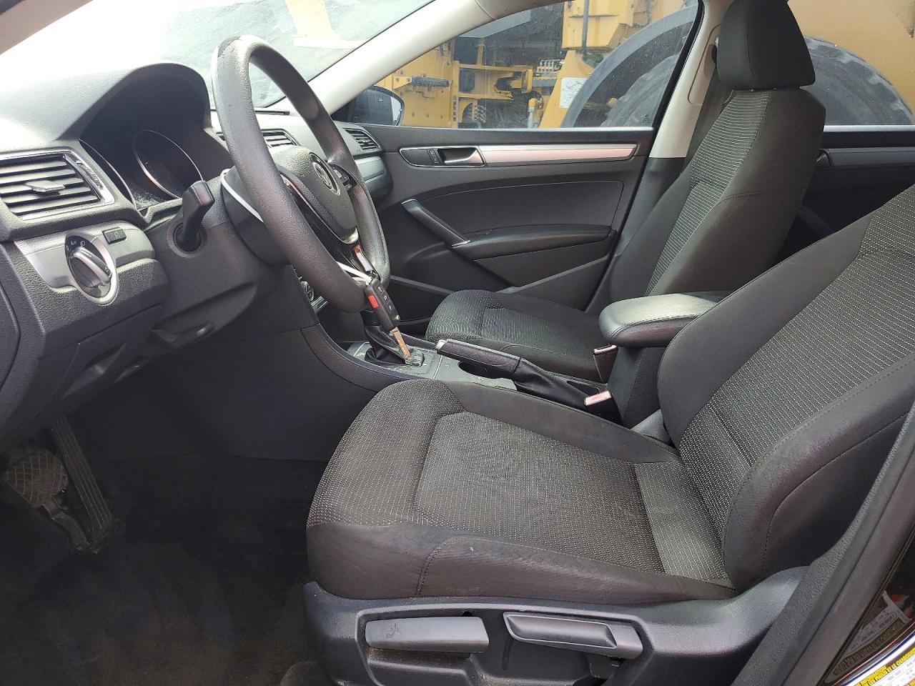 2016 VOLKSWAGEN PASSAT