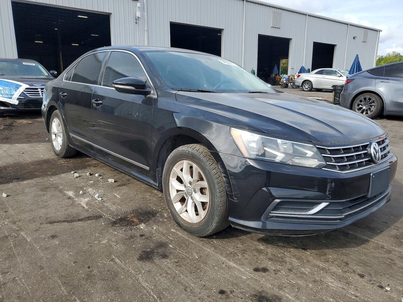 2016 VOLKSWAGEN PASSAT