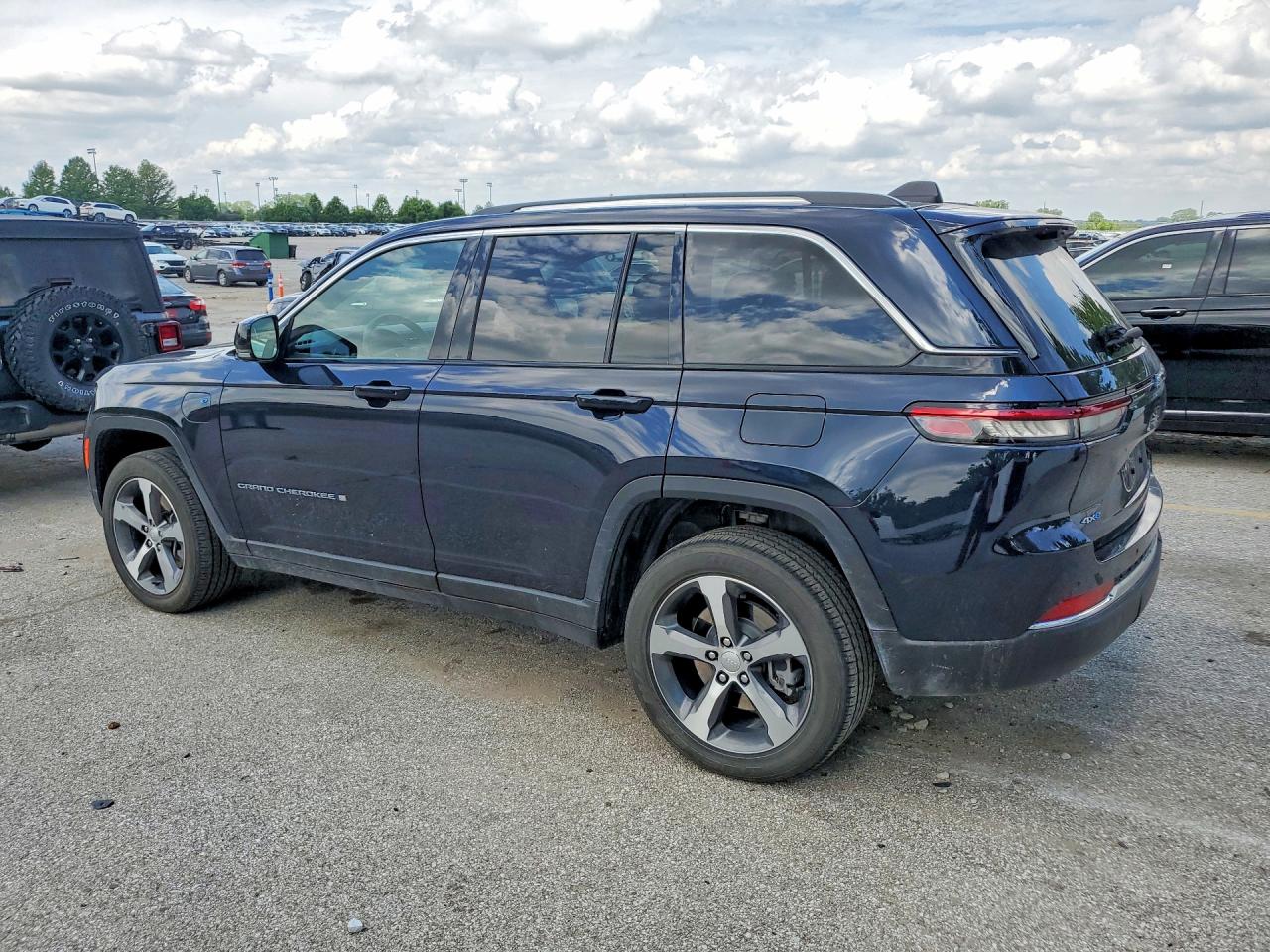 2023 JEEP CHEROKEE