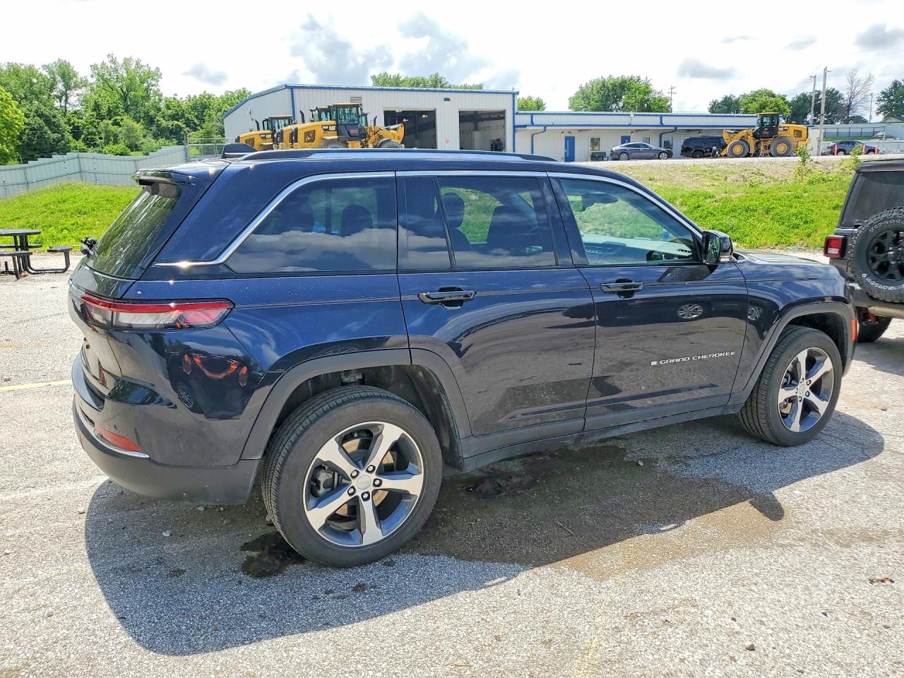 2023 JEEP CHEROKEE